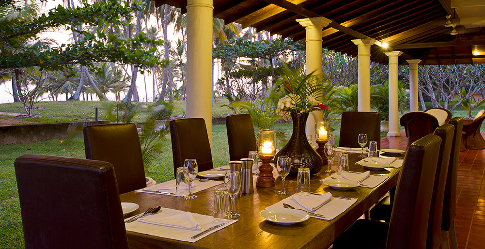 Ocean's Edge - Front veranda dining